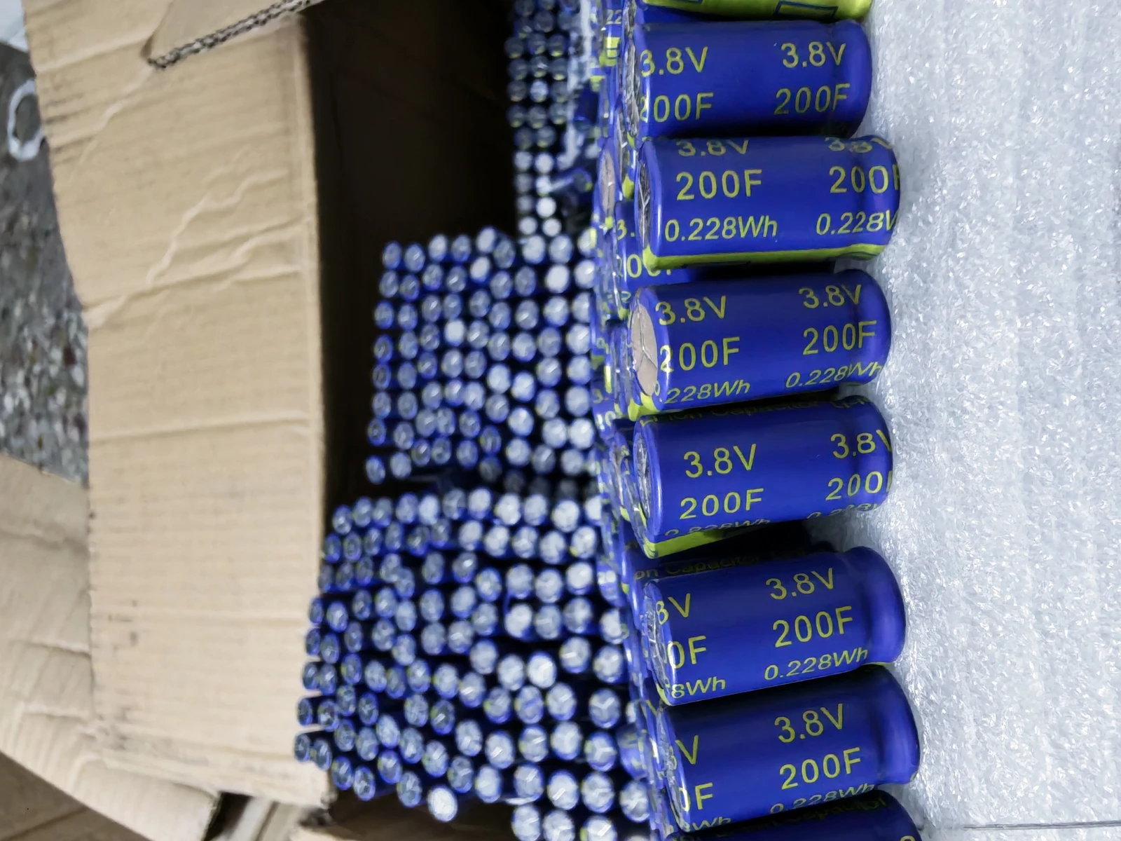 Bulk pack of 3.8V 200F lithium-ion capacitors, 0.228 Wh per cell